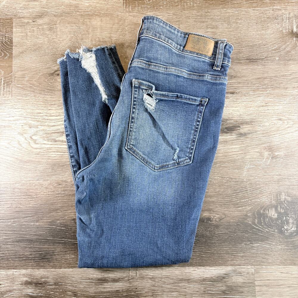Buckle BKE Denim Parker Women's Destressed Raw Hem‎ Jeans Size 31